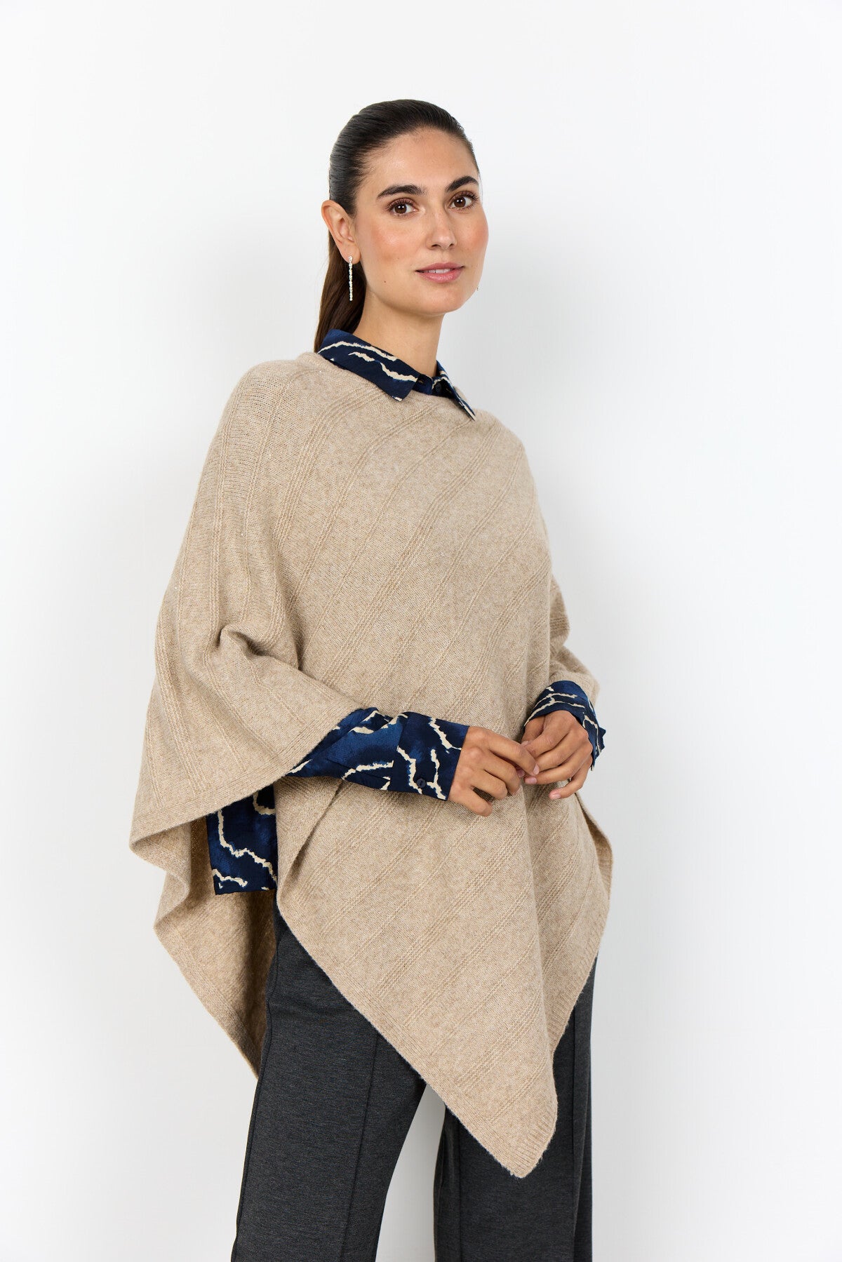 SC-AJNA 1 Poncho Sand