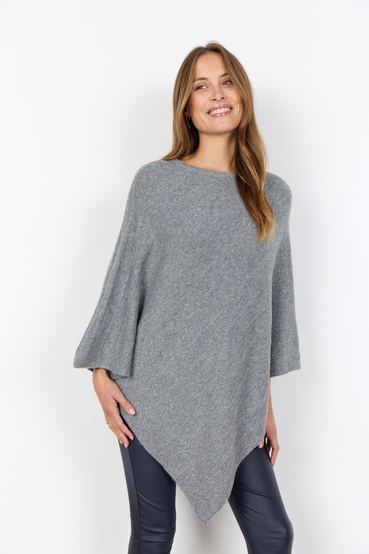 SC-AJNA 1 Poncho Grau