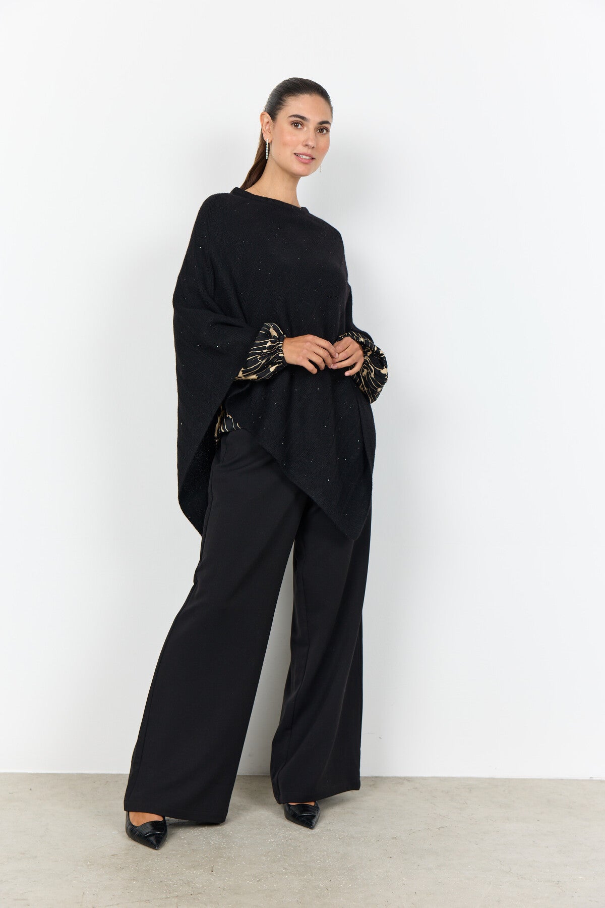 SC-AJNA 1 Poncho Schwarz